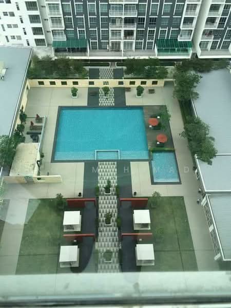 Service Residence for Sale at Bsp Skypark - Nor Mohamad - Pool - PropertyGuru.com.my
