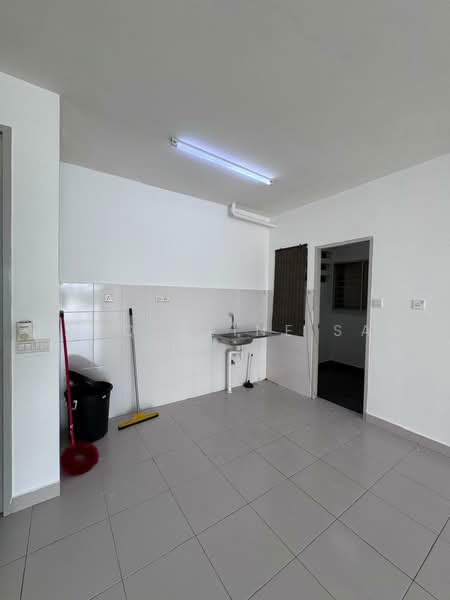 Pangsapuri untuk Disewa di D'Cerrum Apartment - Jacqueline San - Kitchen - PropertyGuru.com.my