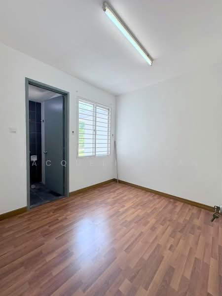 2-storey Terraced House for Rent in Taman Tiara East (Semenyih) - Jacqueline San - Upstairs bedroom - PropertyGuru.com.my