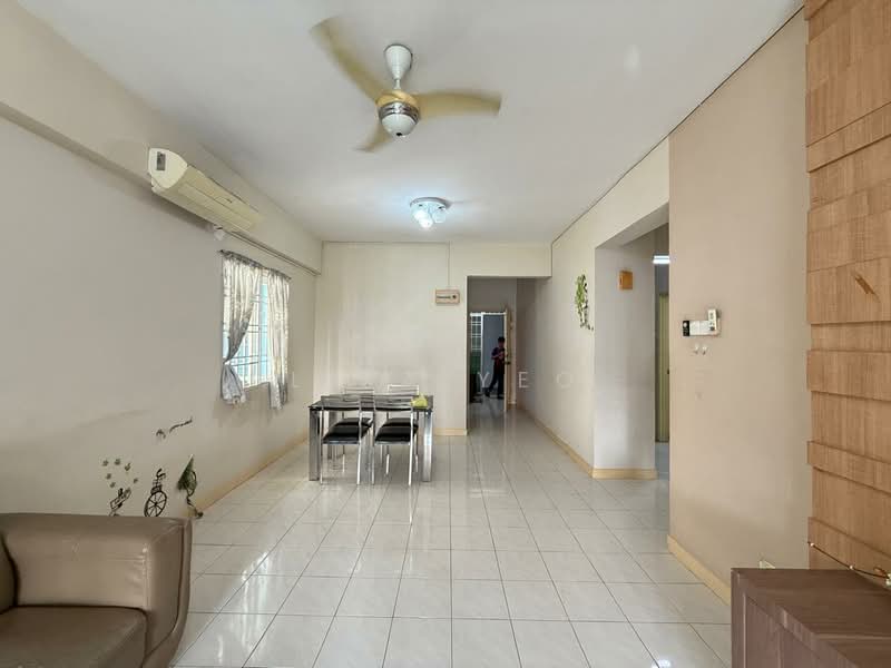 Pangsapuri untuk Disewa di Permas Ville Apartment - Lisa Yeo - Living Room - PropertyGuru.com.my