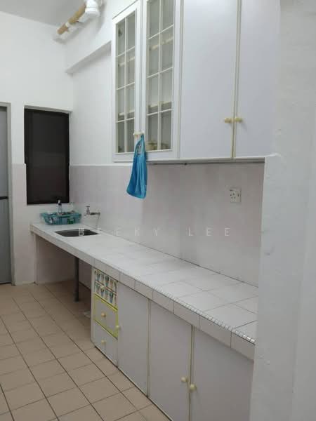 Pangsapuri untuk Dijual di Harbour View - Beeky Lee - Kitchen - PropertyGuru.com.my