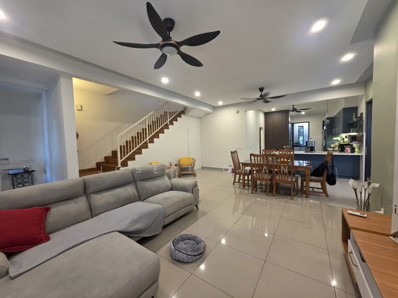Rumah Teres 2-Tingkat untuk Dijual di Bukit Raja (Selangor) - Joseph Chan - Living Room - PropertyGuru.com.my