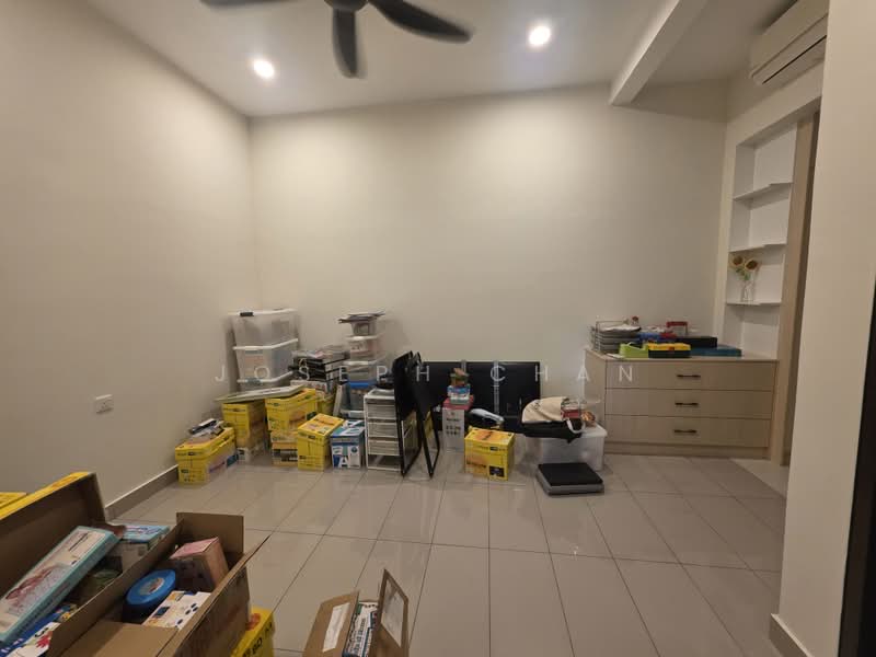 Rumah Teres 2-Tingkat untuk Dijual di Bukit Raja (Selangor) - Joseph Chan - Downstairs room - PropertyGuru.com.my