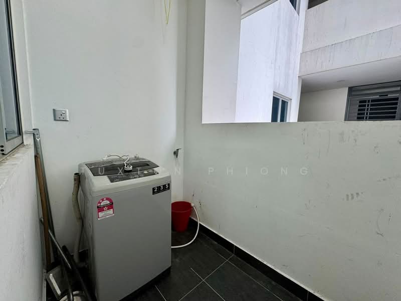 Kediaman Servis untuk Disewa di Sky Habitat - Tuxton Phiong - Balcony - PropertyGuru.com.my