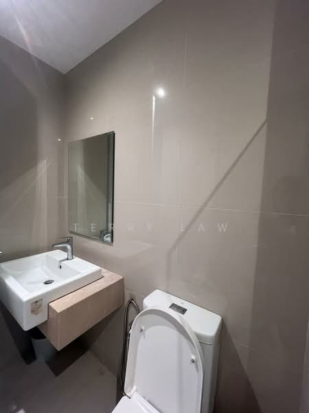 Servis Apartment untuk Dijual di Southlink - Terry Law - Bathroom - PropertyGuru.com.my