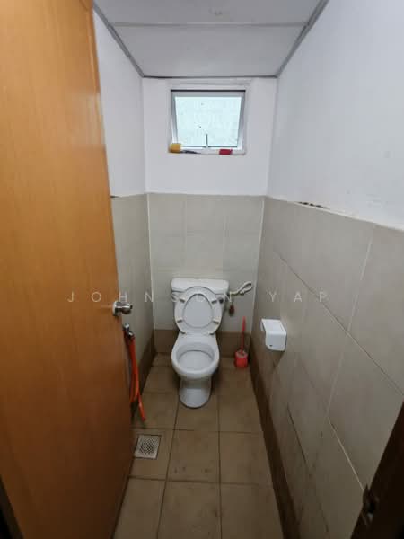 Shop / Office untuk Disewa di Taman Mutiara Mas (Skudai) - Johnson Yap - Bathroom - PropertyGuru.com.my
