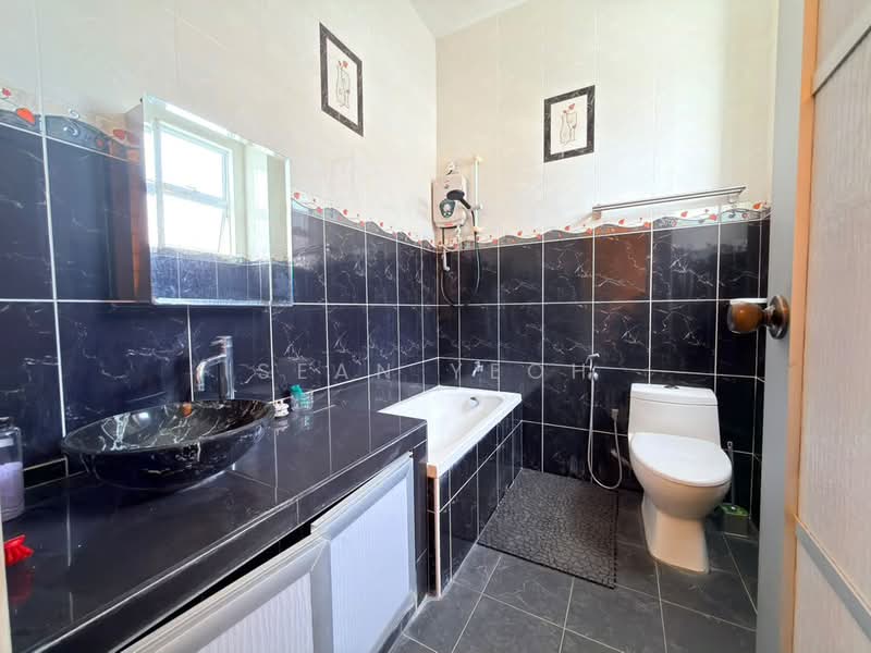 Semi-Detached House for Sale in Iskandar Puteri (Nusajaya) (Johor) - Sean Yeoh - Bathroom - PropertyGuru.com.my