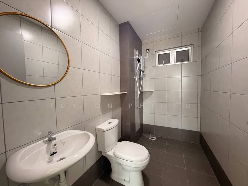 Kediaman Servis untuk Dijual di One 49 Residence - Tuxton Phiong - Bathroom - PropertyGuru.com.my