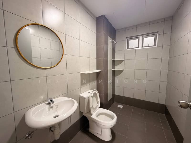 Kediaman Servis untuk Dijual di One 49 Residence - Tuxton Phiong - Bathroom - PropertyGuru.com.my