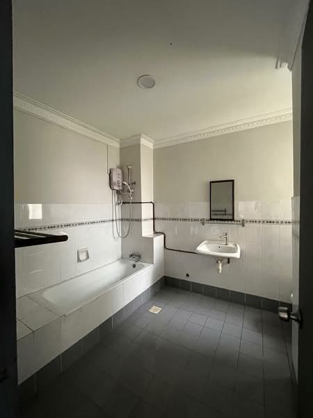 Condominium for Rent at Ridzuan Condominium - Key Ling - Bathroom - PropertyGuru.com.my