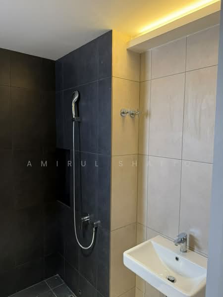 Rumah Teres untuk Disewa di Taman Bukit Serdang (Seri Kembangan) - Amirul Shafiq - Bathroom - PropertyGuru.com.my