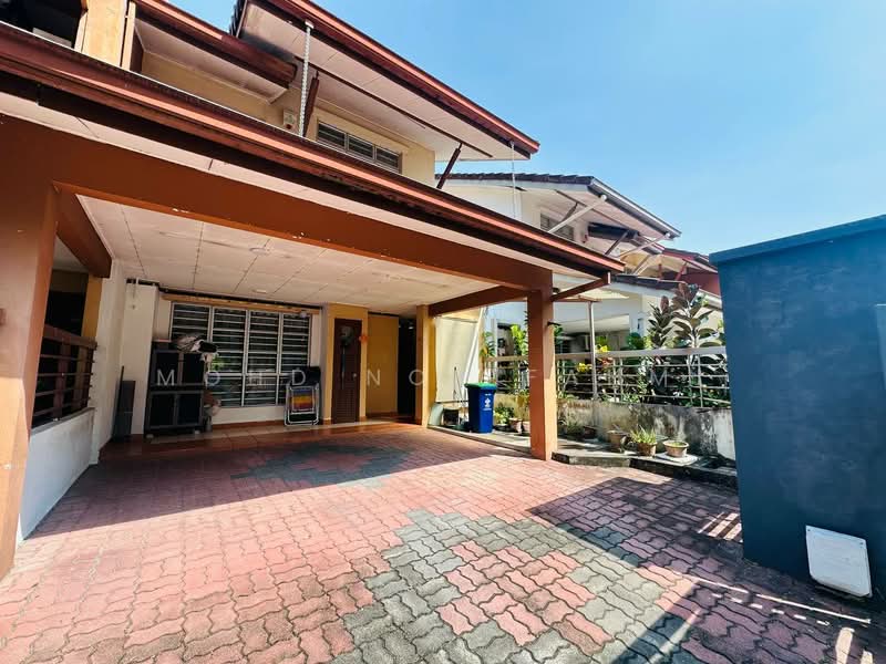 2-storey Terraced House for Sale in Putra Heights (Subang Jaya) - Mohd Nor Fahmi - Exterior - PropertyGuru.com.my