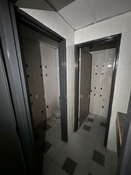 Pejabat untuk Disewa di Petaling Jaya (Selangor) - Key Ling - Bathroom - PropertyGuru.com.my