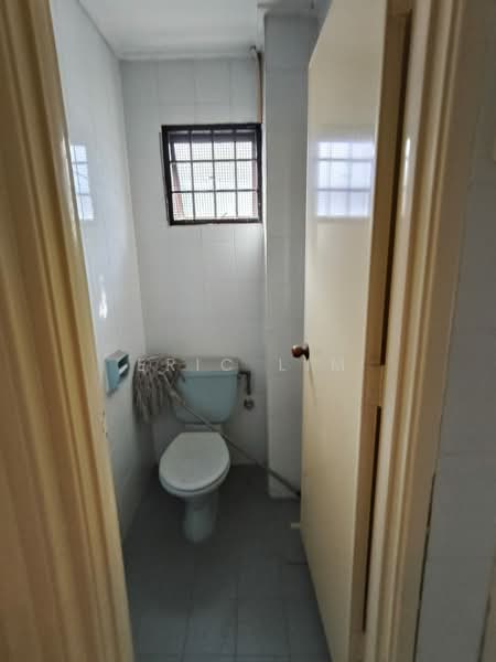 2-storey Terraced House for Rent in Bandar Utama 12 (Bandar Utama) - Eric Lim - Bathroom - PropertyGuru.com.my