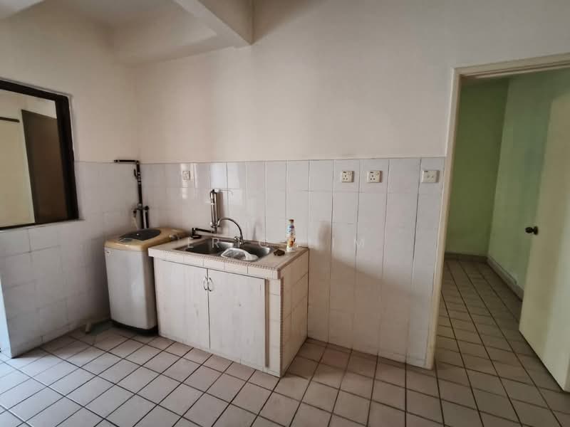 2-storey Terraced House for Rent in Bandar Utama 12 (Bandar Utama) - Eric Lim - Kitchen - PropertyGuru.com.my