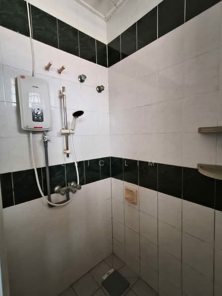 2-storey Terraced House for Rent in Bandar Utama 12 (Bandar Utama) - Eric Lim - Bathroom - PropertyGuru.com.my