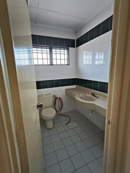 2-storey Terraced House for Rent in Bandar Utama 12 (Bandar Utama) - Eric Lim - Bathroom - PropertyGuru.com.my