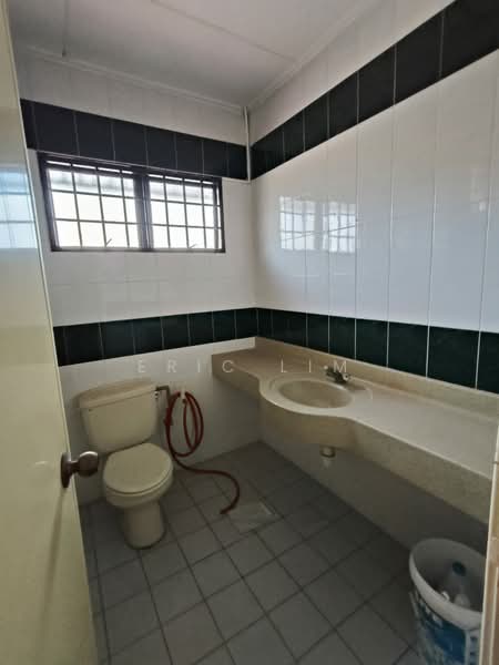 2-storey Terraced House for Rent in Bandar Utama 12 (Bandar Utama) - Eric Lim - Bathroom - PropertyGuru.com.my
