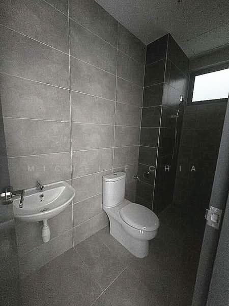 Servis Apartment untuk Dijual di ASTON ACACIA - Michelle Chia - Bathroom - PropertyGuru.com.my