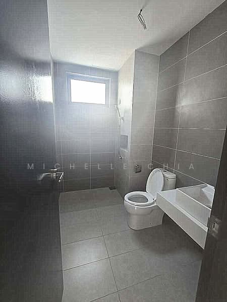 Servis Apartment untuk Dijual di ASTON ACACIA - Michelle Chia - Bathroom - PropertyGuru.com.my