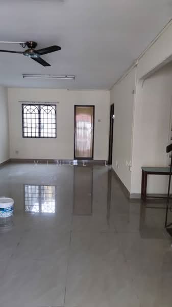 Rumah Teres 2 Tingkat untuk Dijual di Seri Kembangan (Selangor) - Vince Lim - Living Room - PropertyGuru.com.my