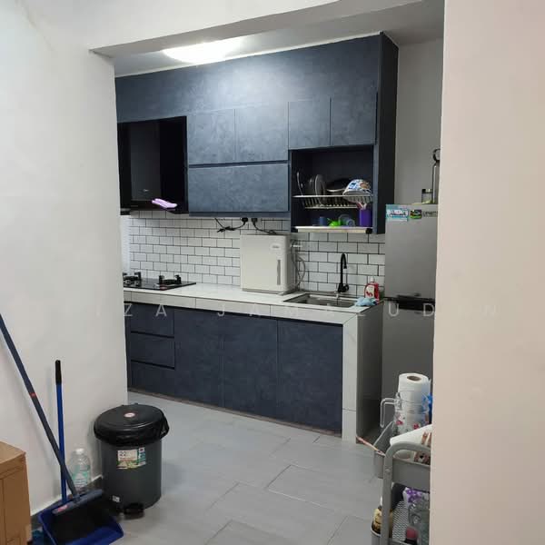 Townhouse for Sale in Taman Desiran Malawati (Kuala Selangor) - Eliza Jamaludin - Kitchen - PropertyGuru.com.my