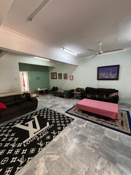 2.5-storey Terraced House for Sale in Bukit Antarabangsa (Ulu Kelang) - Marcus Chye - Living Room - PropertyGuru.com.my