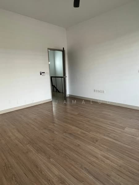 2-storey Terraced House for Sale in Elmina (Shah Alam) - Eliza Jamaludin - Master Bedroom - PropertyGuru.com.my