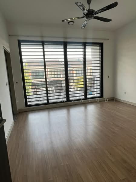 2-storey Terraced House for Sale in Elmina (Shah Alam) - Eliza Jamaludin - Master Bedroom - PropertyGuru.com.my