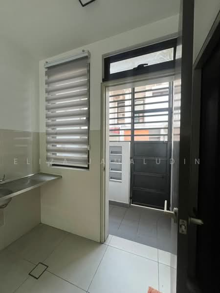 2-storey Terraced House for Sale in Elmina (Shah Alam) - Eliza Jamaludin - Kitchen Yard - PropertyGuru.com.my