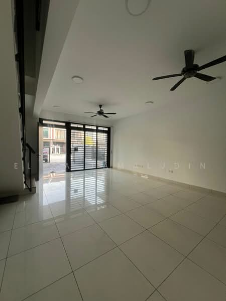 2-storey Terraced House for Sale in Elmina (Shah Alam) - Eliza Jamaludin - Living Room - PropertyGuru.com.my