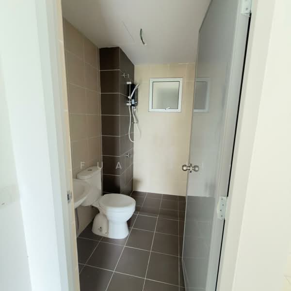 Kondominium untuk Disewa di Idaman Bukit Jelutong - Fuad Ali - Bathroom - PropertyGuru.com.my