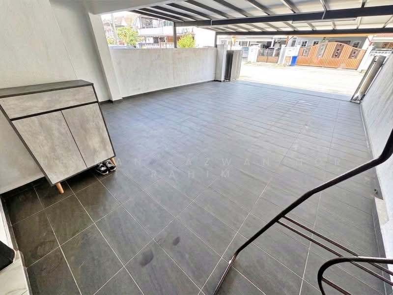Rumah Teres 2 Tingkat untuk Dijual di Seksyen 27 (Shah Alam) - Herman Sazwan Nor Rahim - Porch - PropertyGuru.com.my