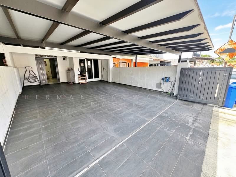 Rumah Teres 2 Tingkat untuk Dijual di Seksyen 27 (Shah Alam) - Herman Sazwan Nor Rahim - Porch - PropertyGuru.com.my