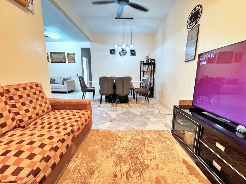 Rumah Teres 2 Tingkat untuk Dijual di Seksyen 27 (Shah Alam) - Herman Sazwan Nor Rahim - Living Room - PropertyGuru.com.my