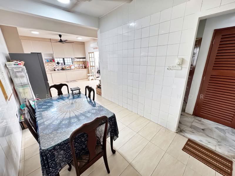 Rumah Teres 2 Tingkat untuk Dijual di Seksyen 27 (Shah Alam) - Herman Sazwan Nor Rahim - Dining Room - PropertyGuru.com.my