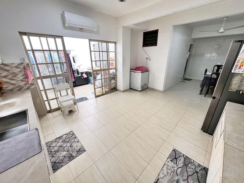 Rumah Teres 2 Tingkat untuk Dijual di Seksyen 27 (Shah Alam) - Herman Sazwan Nor Rahim - Kitchen - PropertyGuru.com.my