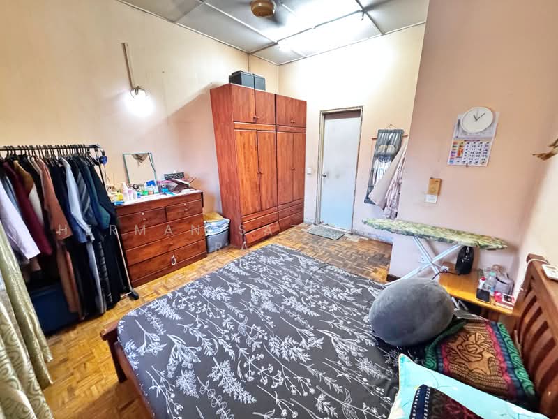 Rumah Teres 2 Tingkat untuk Dijual di Seksyen 27 (Shah Alam) - Herman Sazwan Nor Rahim - Bedroom - PropertyGuru.com.my