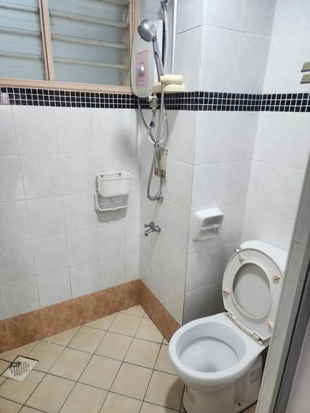 Pangsapuri untuk Disewa di Permas Ville Apartment - Sharon Ong - Bathroom - PropertyGuru.com.my
