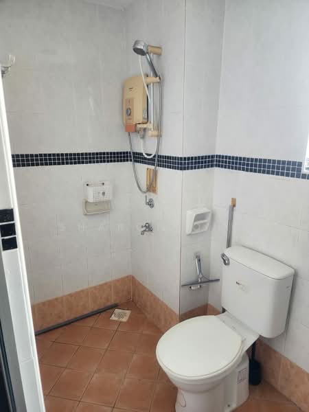 Pangsapuri untuk Disewa di Permas Ville Apartment - Sharon Ong - Bathroom - PropertyGuru.com.my