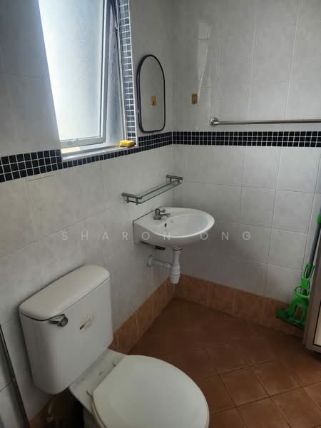 Pangsapuri untuk Disewa di Permas Ville Apartment - Sharon Ong - Bathroom - PropertyGuru.com.my