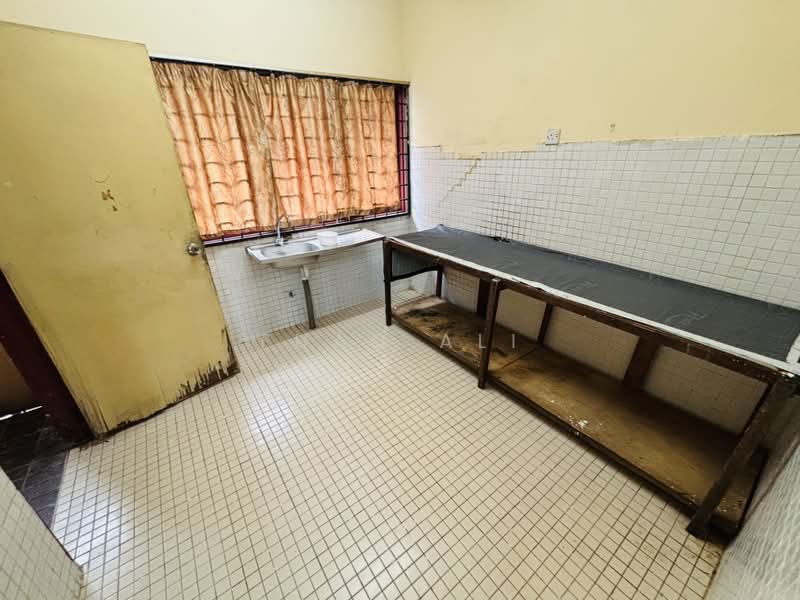 2-storey Terraced House for Rent in Taman Kobena (Cheras) - Fuad Ali - Kitchen - PropertyGuru.com.my