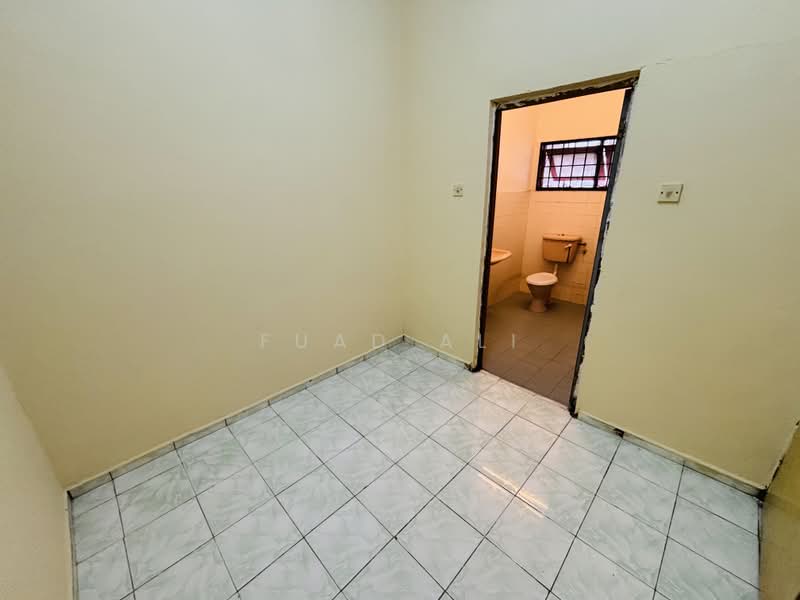 2-storey Terraced House for Rent in Taman Kobena (Cheras) - Fuad Ali - Bathroom - PropertyGuru.com.my