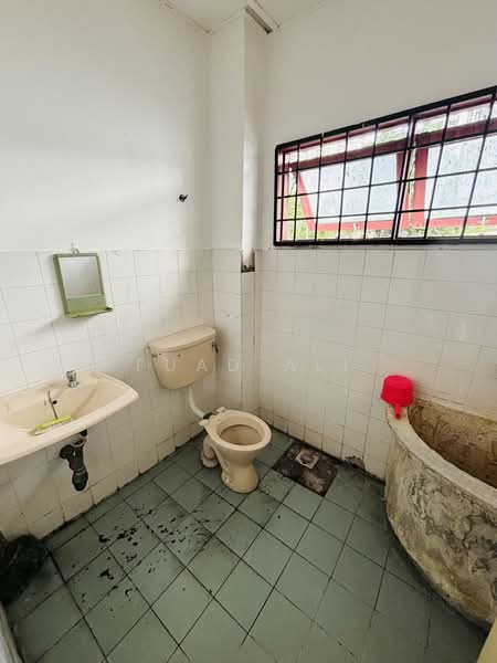 2-storey Terraced House for Rent in Taman Kobena (Cheras) - Fuad Ali - Bathroom - PropertyGuru.com.my