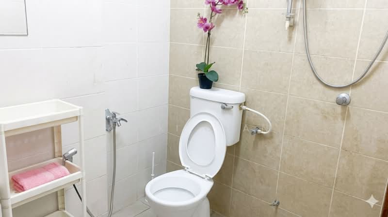 Pangsapuri untuk Dijual di Suria Residence - KINKI CHAN - Bathroom - PropertyGuru.com.my