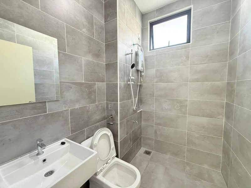 Rumah Kluster untuk Disewa di Mutiara Rini (Skudai) - Daniel Yong - Bathroom - PropertyGuru.com.my