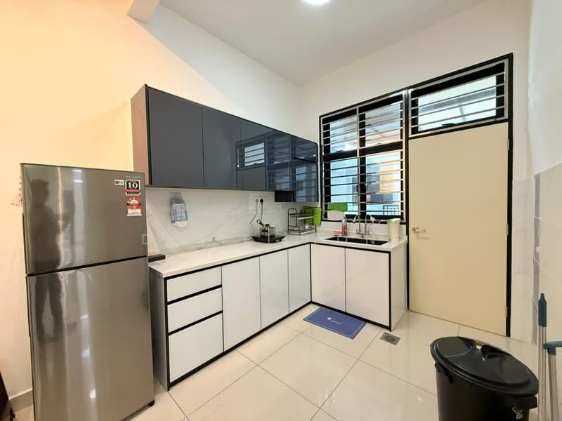 Rumah Kluster untuk Disewa di Mutiara Rini (Skudai) - Daniel Yong - Kitchen - PropertyGuru.com.my