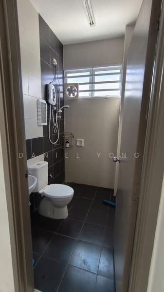 1-storey Terraced House for Sale in Bandar Putra (Kulai) - Daniel Yong - Bathroom - PropertyGuru.com.my