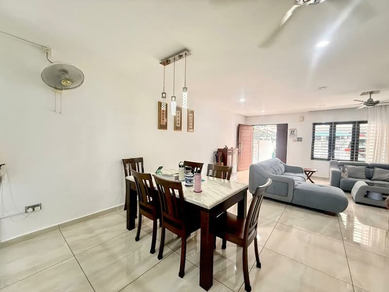 Rumah Teres 2 Tingkat untuk Dijual di Bandar Baru Permas Jaya (Permas Jaya) - Joey Tay - Living Room - PropertyGuru.com.my