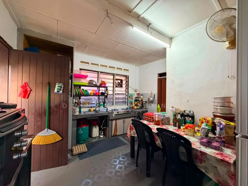 1-storey Terraced House for Sale in Taman Universiti (Skudai) - Daniel Yong - Kitchen - PropertyGuru.com.my
